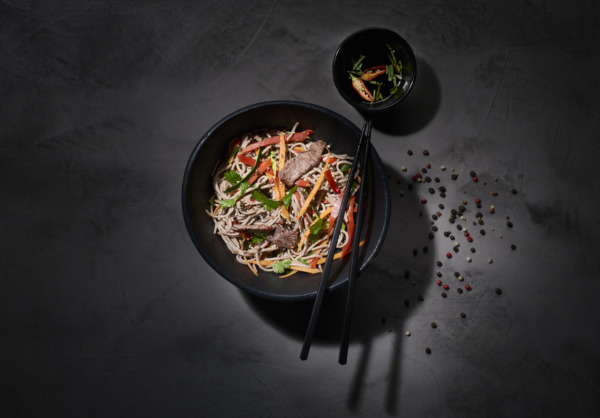 Wok-fried sliced beef with soba noodles and vegetables
