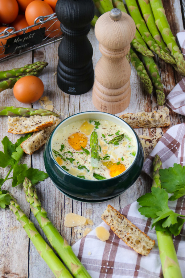 Easy baked eggs with asparagus and Parmesan