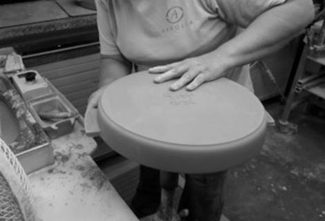 Fabrication des plats Peugeot : les coulisses d’une céramique Made in France - Peugeot Saveurs