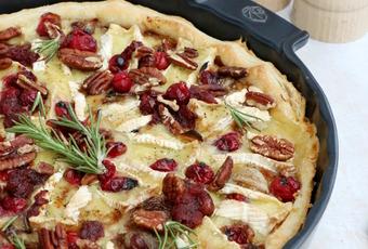 Tarte au brie, canneberges et noix de pécan