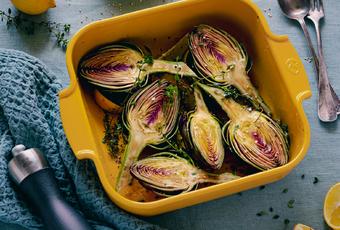 Artichauts rôtis au four, feta et thym frais