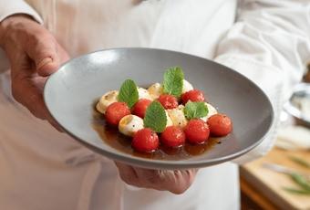 Pepper & caramel melon with goats cheese