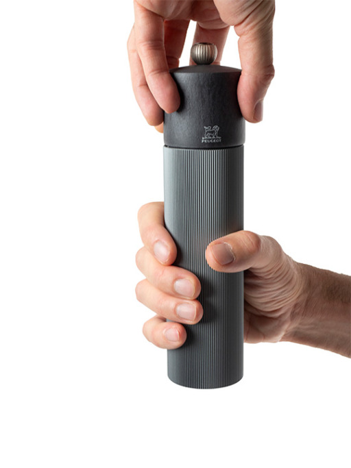 Line Manual pepper mill in aluminium and wood, carbon, 8,66in